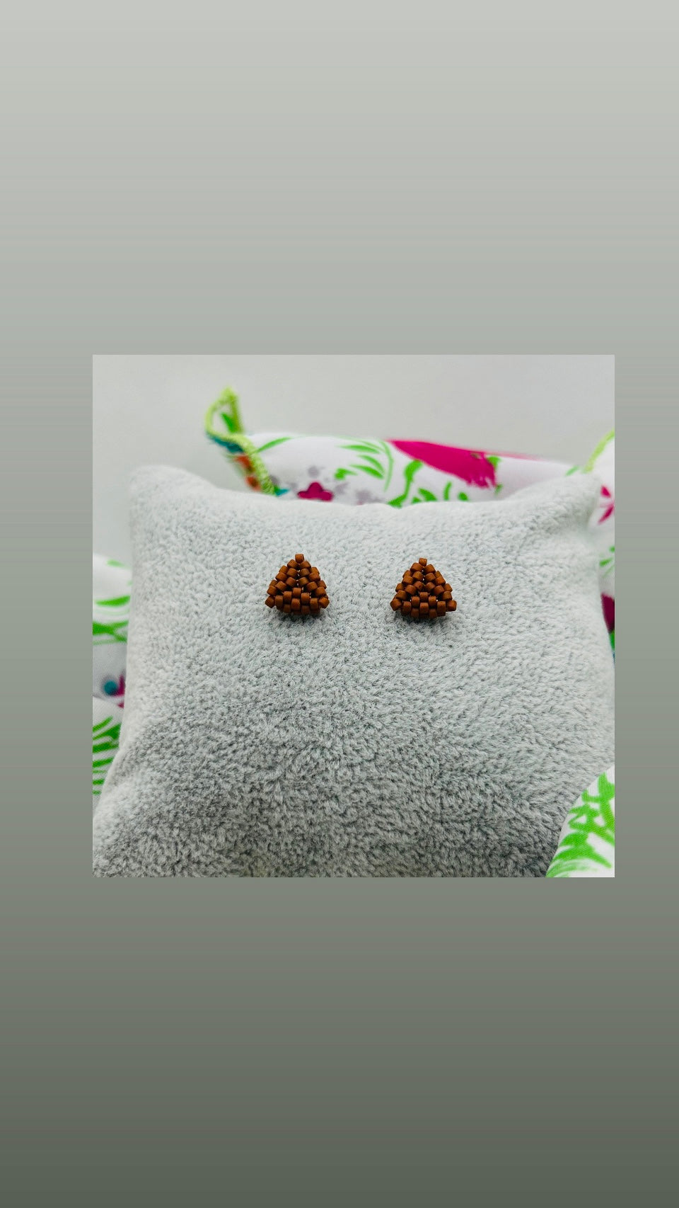 TRIANGULITOS STUD EARRINGS (small)