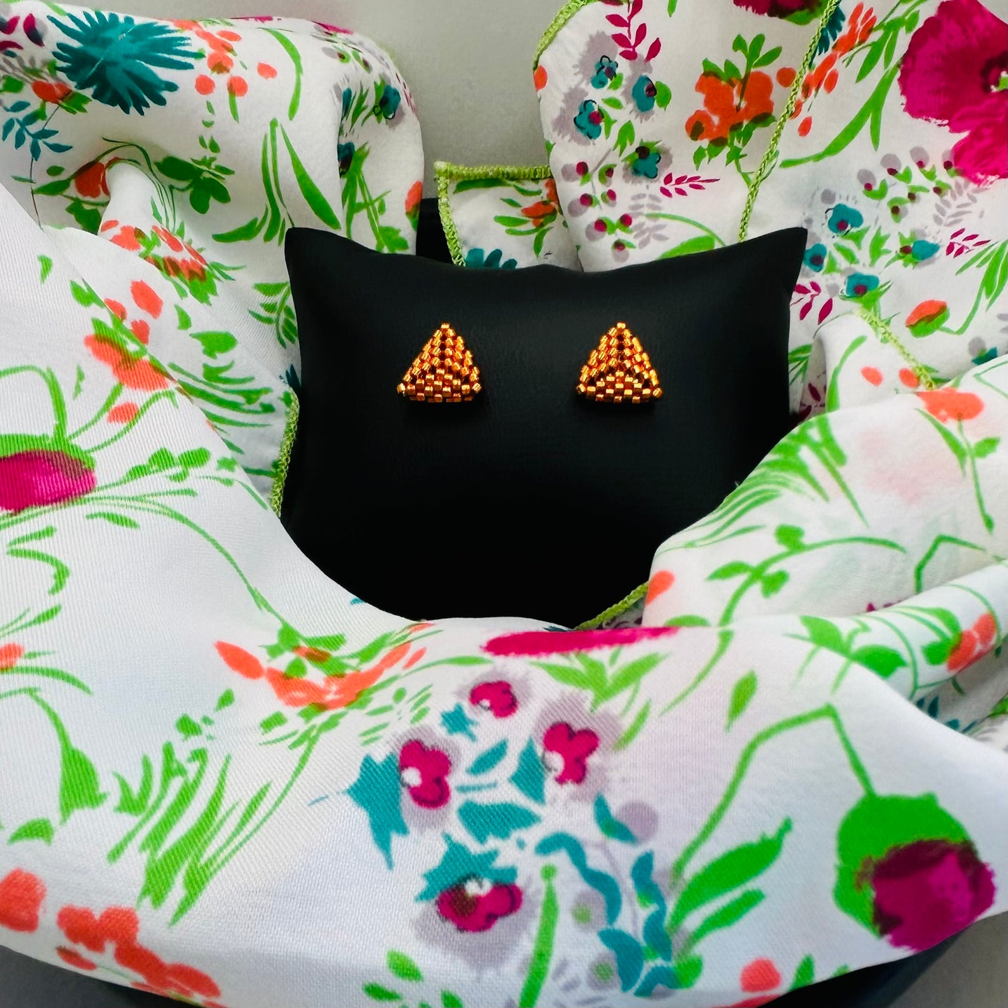 TRIANGULITOS STUD EARRINGS (medium)