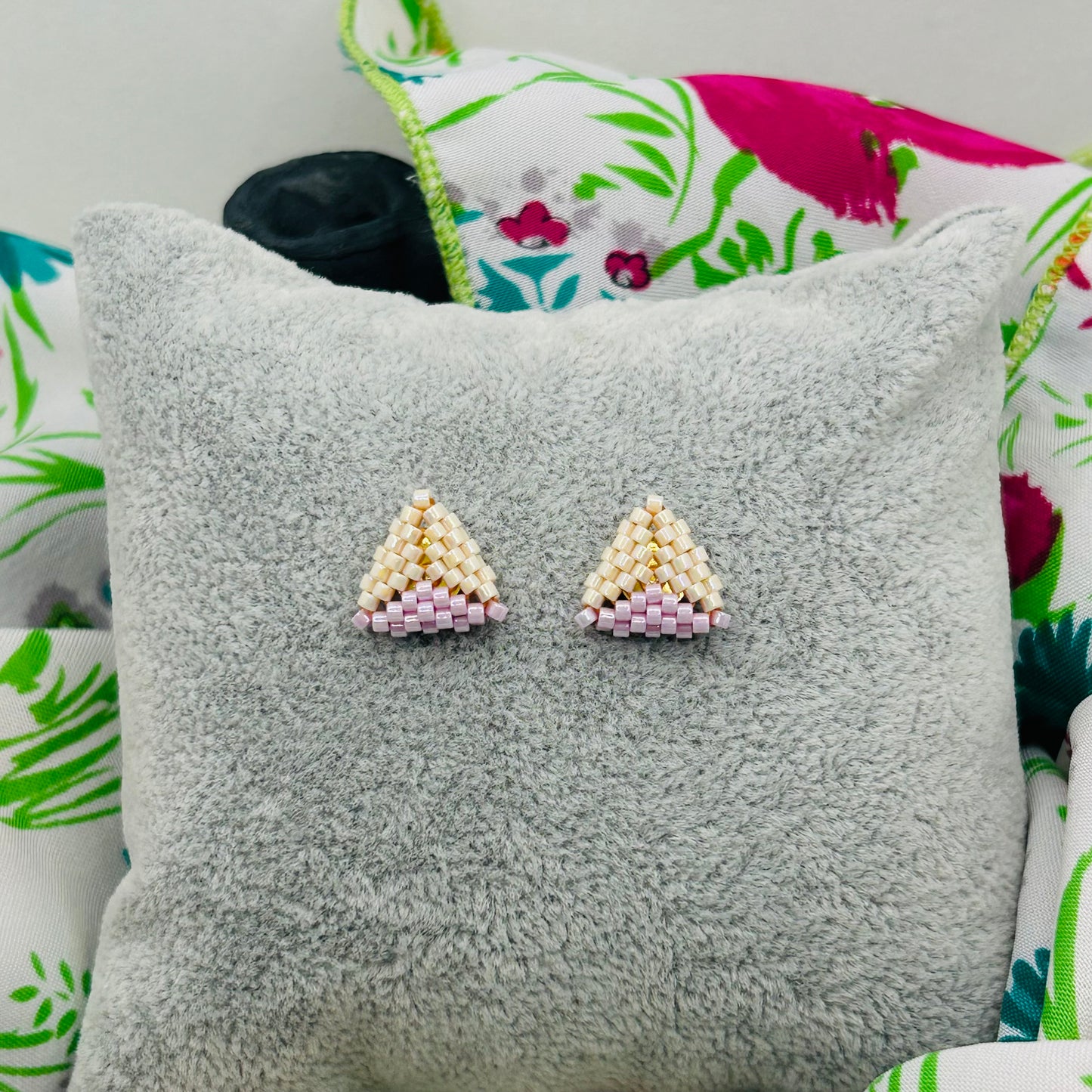 TRIANGULITOS STUD EARRINGS (medium)