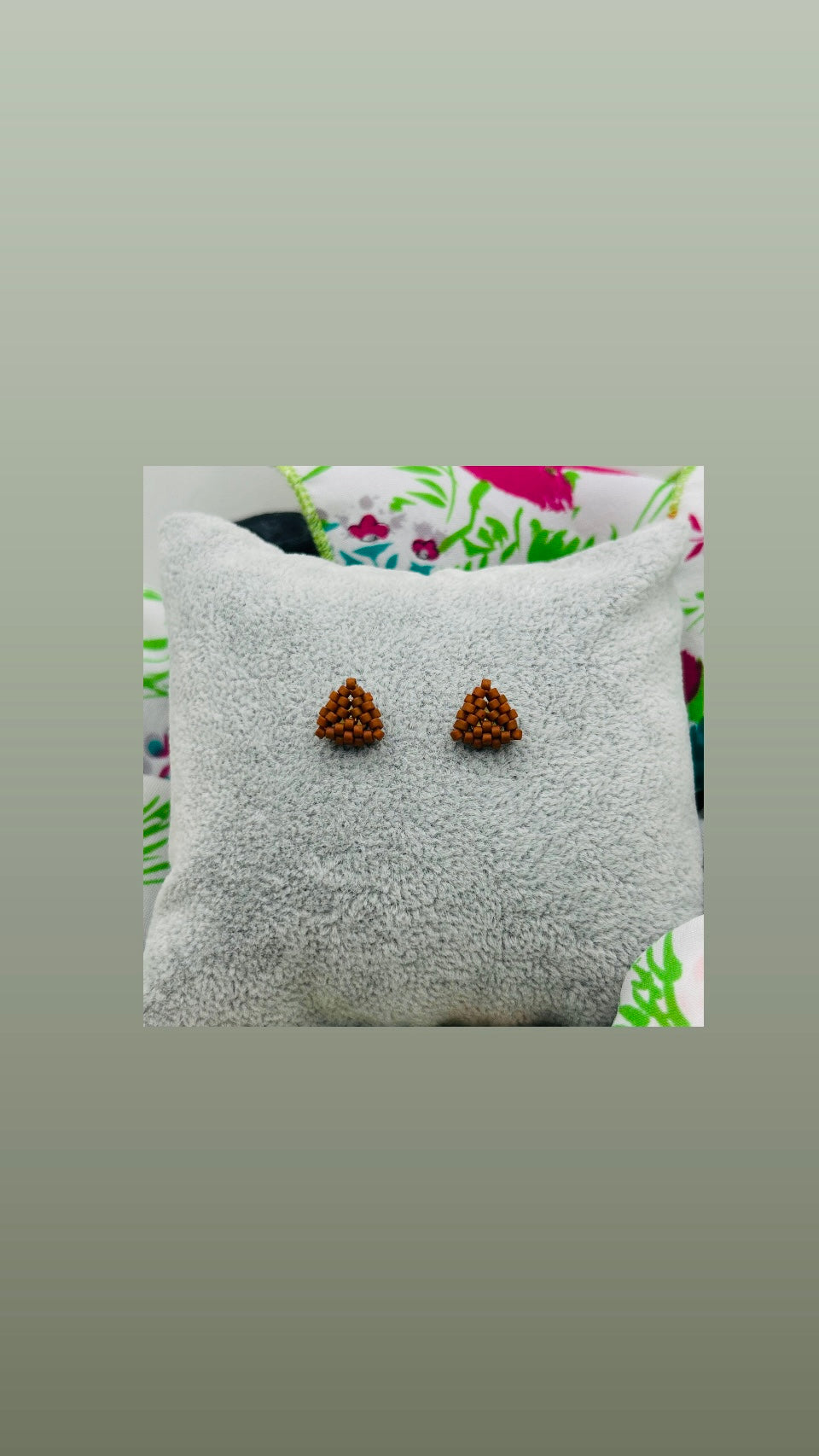 TRIANGULITOS STUD EARRINGS (small)