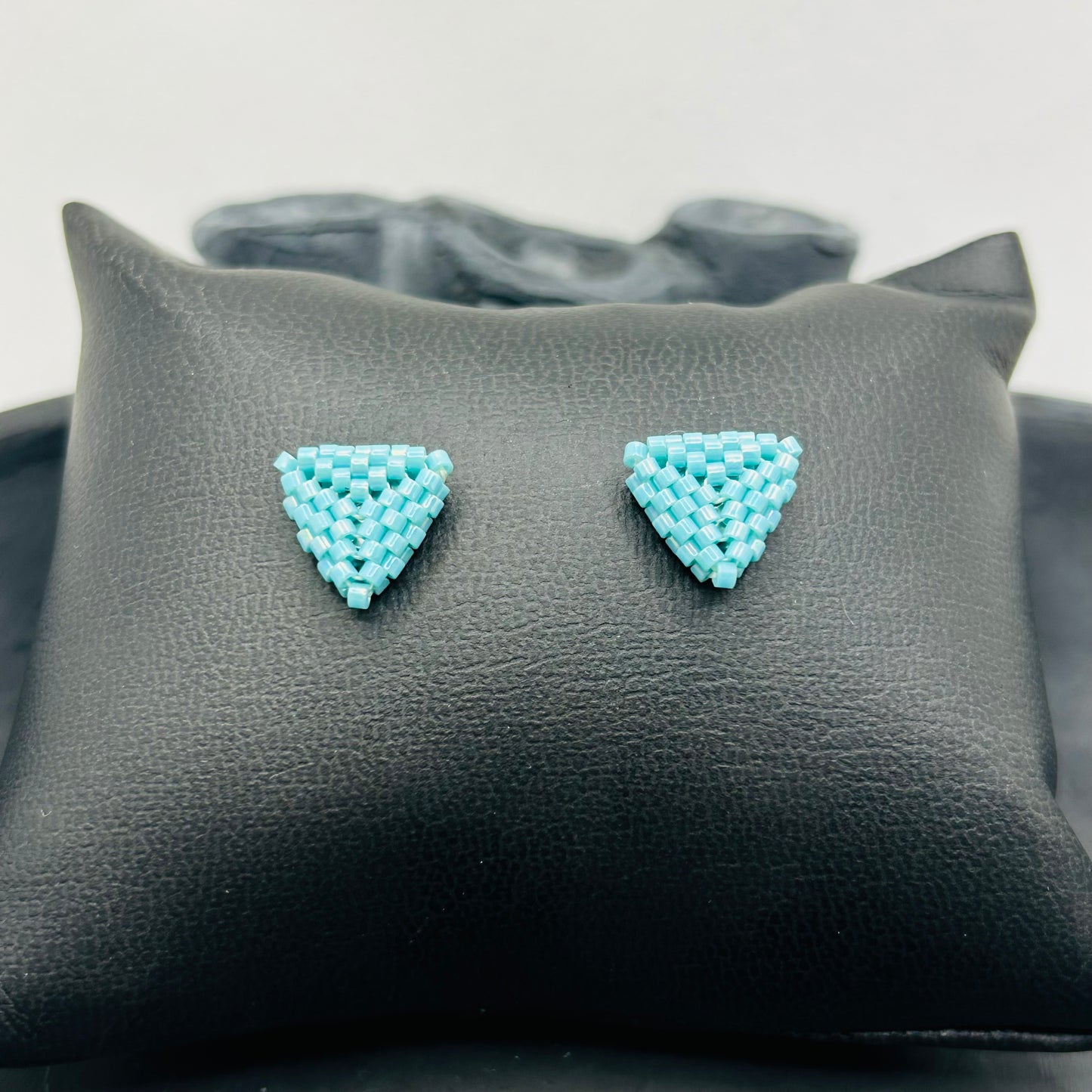 TRIANGULITOS STUD EARRINGS (medium)