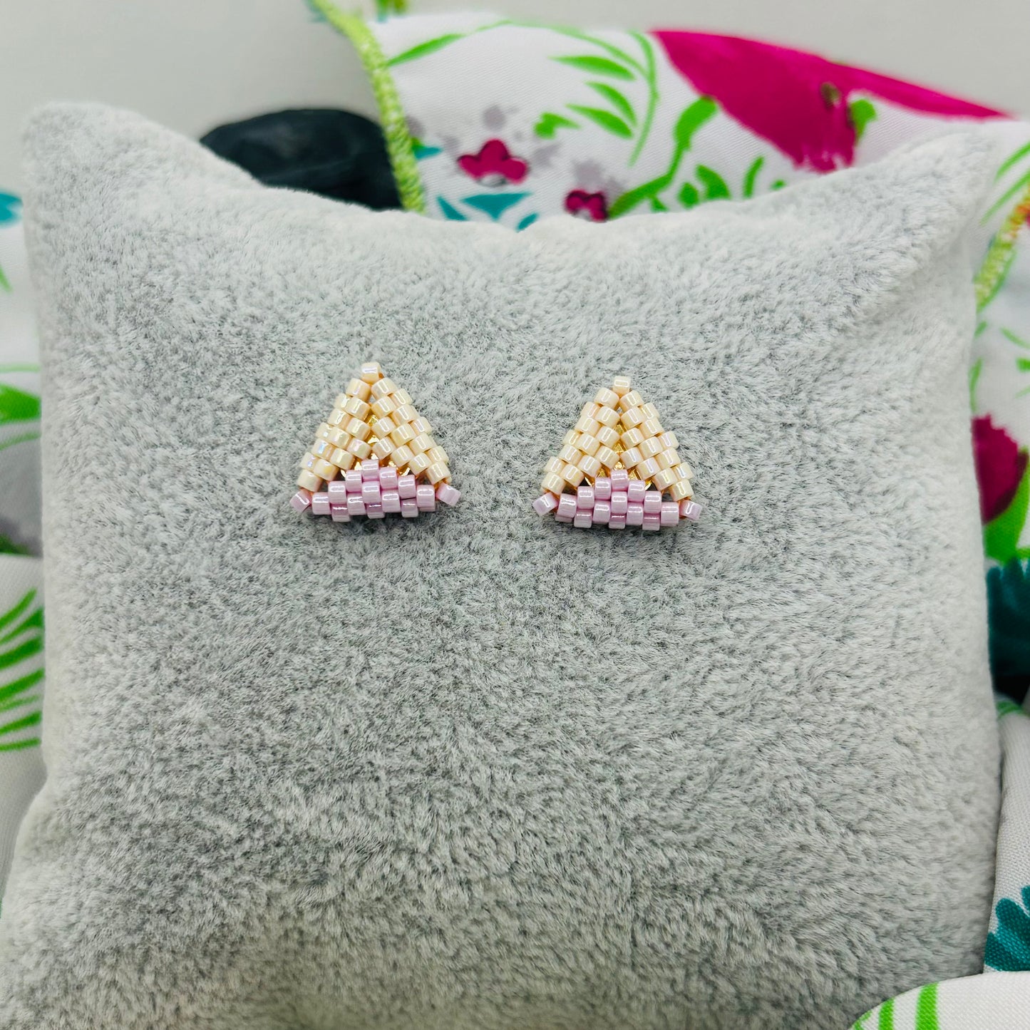 TRIANGULITOS STUD EARRINGS (medium)
