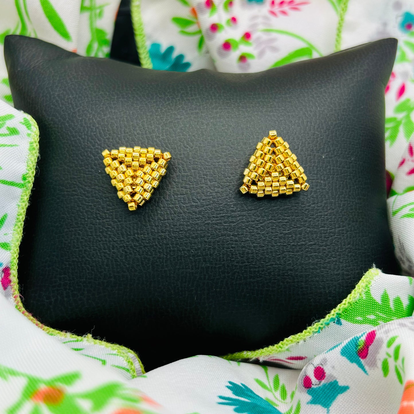 TRIANGULITOS STUD EARRINGS (medium)