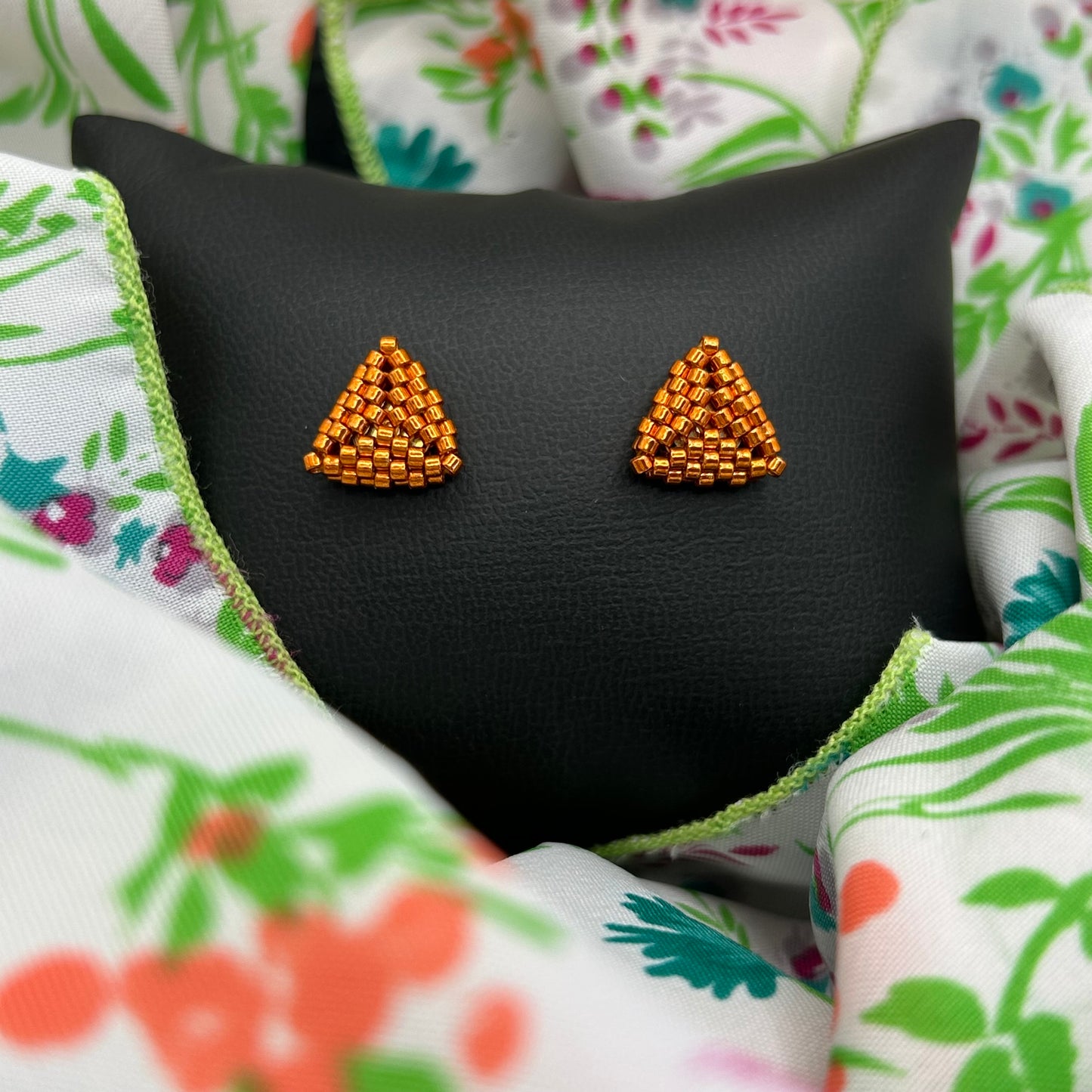 TRIANGULITOS STUD EARRINGS (medium)