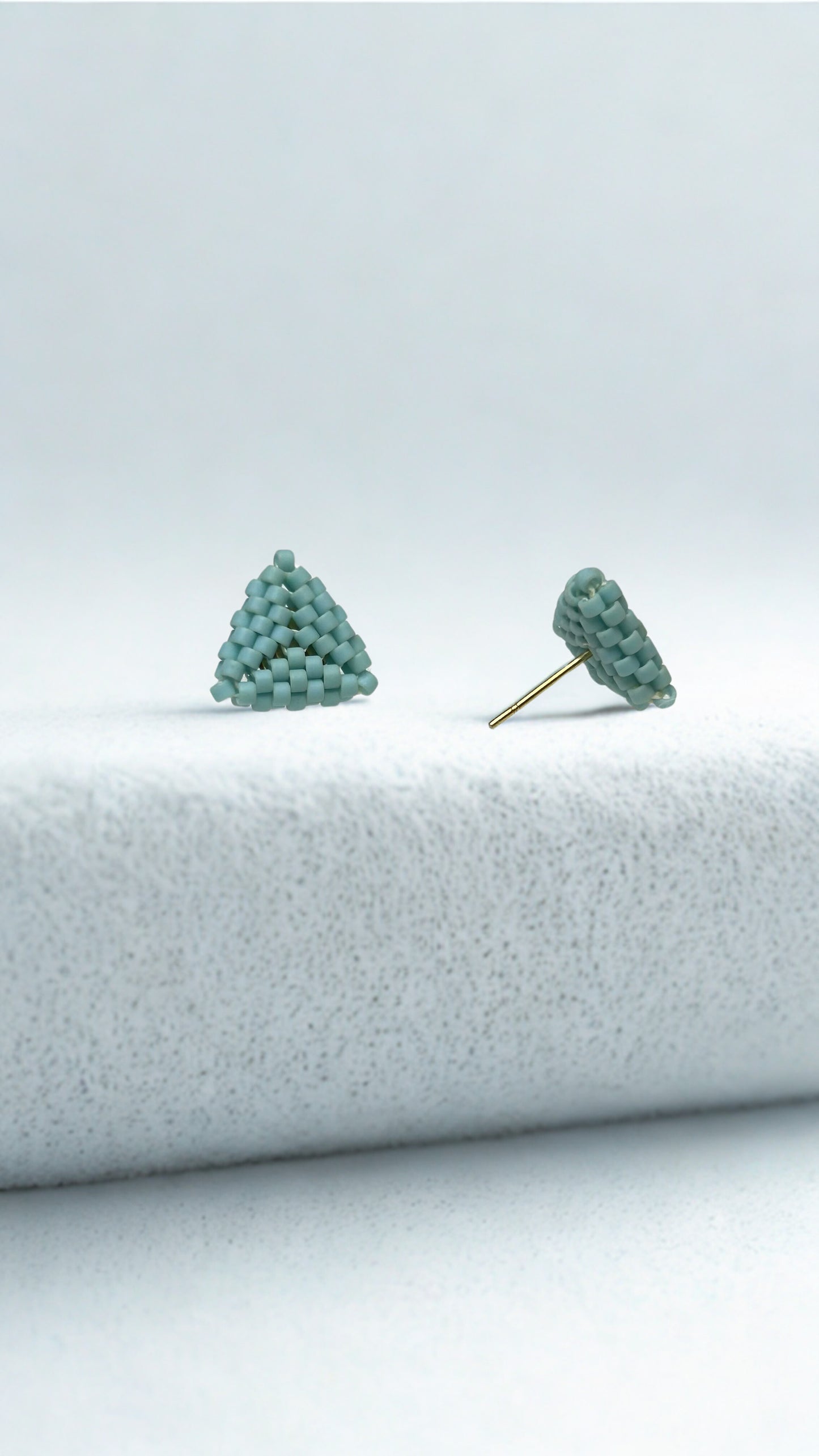 TRIANGULITOS STUD EARRINGS (medium)